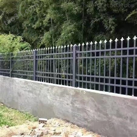 静电喷涂铁艺护栏 四道横梁可组装栅栏 护栏生产厂家