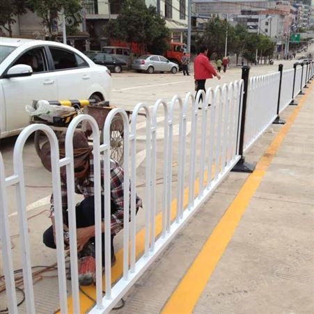 京式护栏 m型镀锌京式护栏 道路交通隔离栏