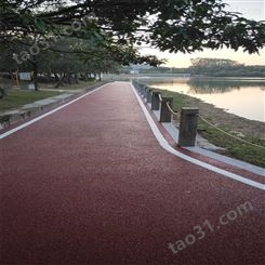 暗红色骨料透水混凝土 素色粗骨料透水混凝土 广州地石丽环湖骑行慢步道施工